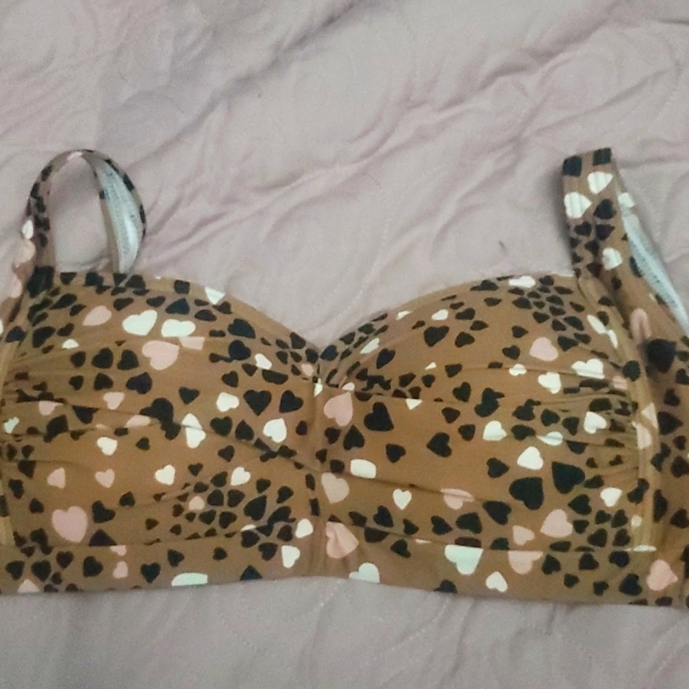 Ladies bikini heart detail top size 6 *only top